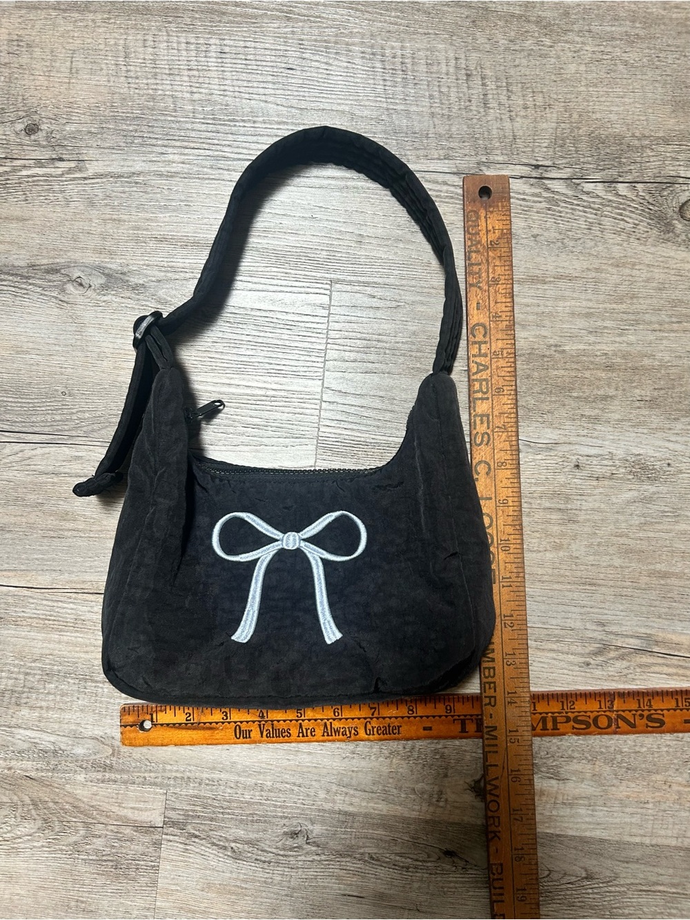 Baggu UO blue embroidered RIBBON 🎀 Mini Shoulder Bag BLACK Limited Edition! - Picture 3 of 7